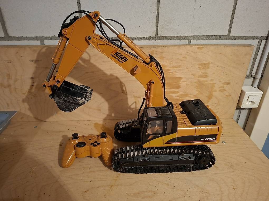 Modellismo RC: RC-Modell DIGGER 1:14 RC-Metallbagger Modster – Usato da Beinwil am See venduto da wrey89 1