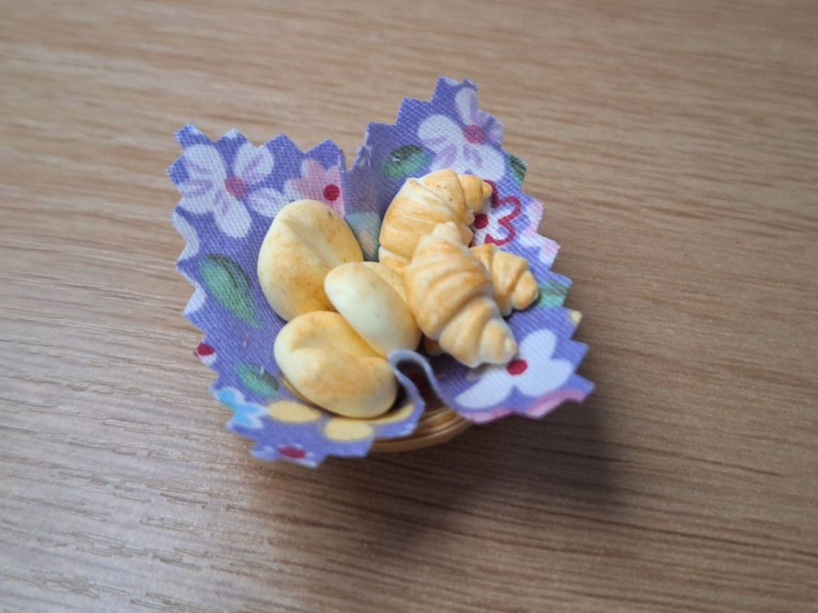 Puppenhäuser & -möbel: Handmade Weggli Gipfeli  im Korb – Neu (gemäss Beschreibung) aus Zürich von HandmadeTinyFood 5