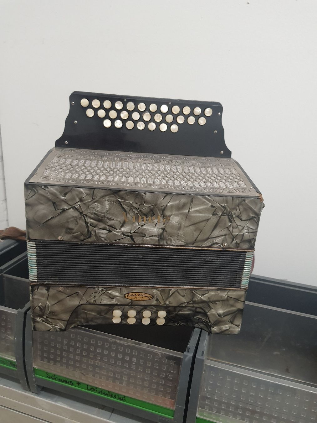 Musikinstrumente: accordéon diatonique 4 voix  – Gebraucht aus Pont-de-la-Morge von Mirabelle0 2