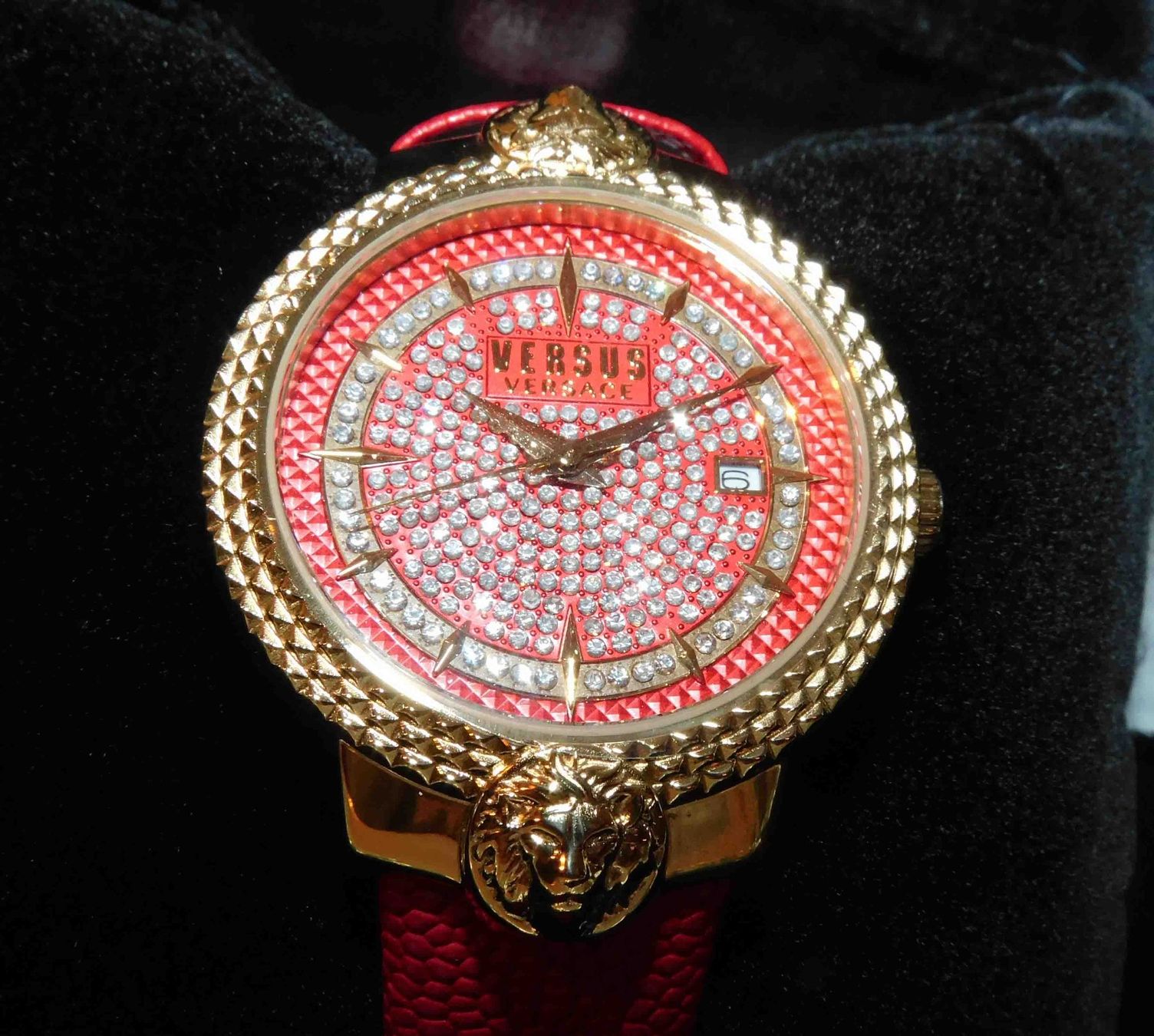 Versace Orologi: Design Versus Versace Damenuhr Mouffetard – Usato da Sursee venduto da 76 5