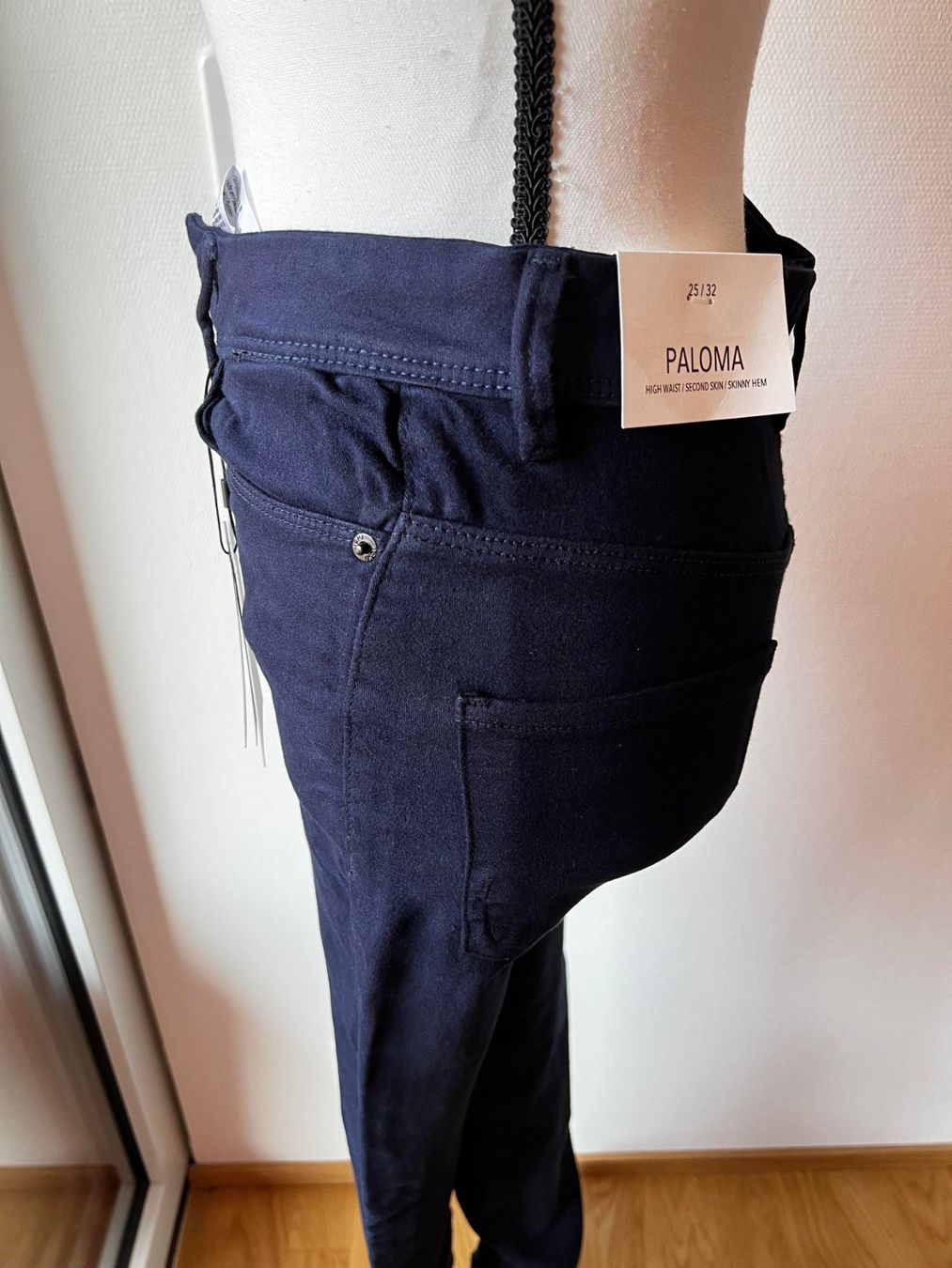 Jeans: Neues Jeans 25/32 – Nuovo e nell'imballaggio originale da Riehen venduto da edu_92w7 3