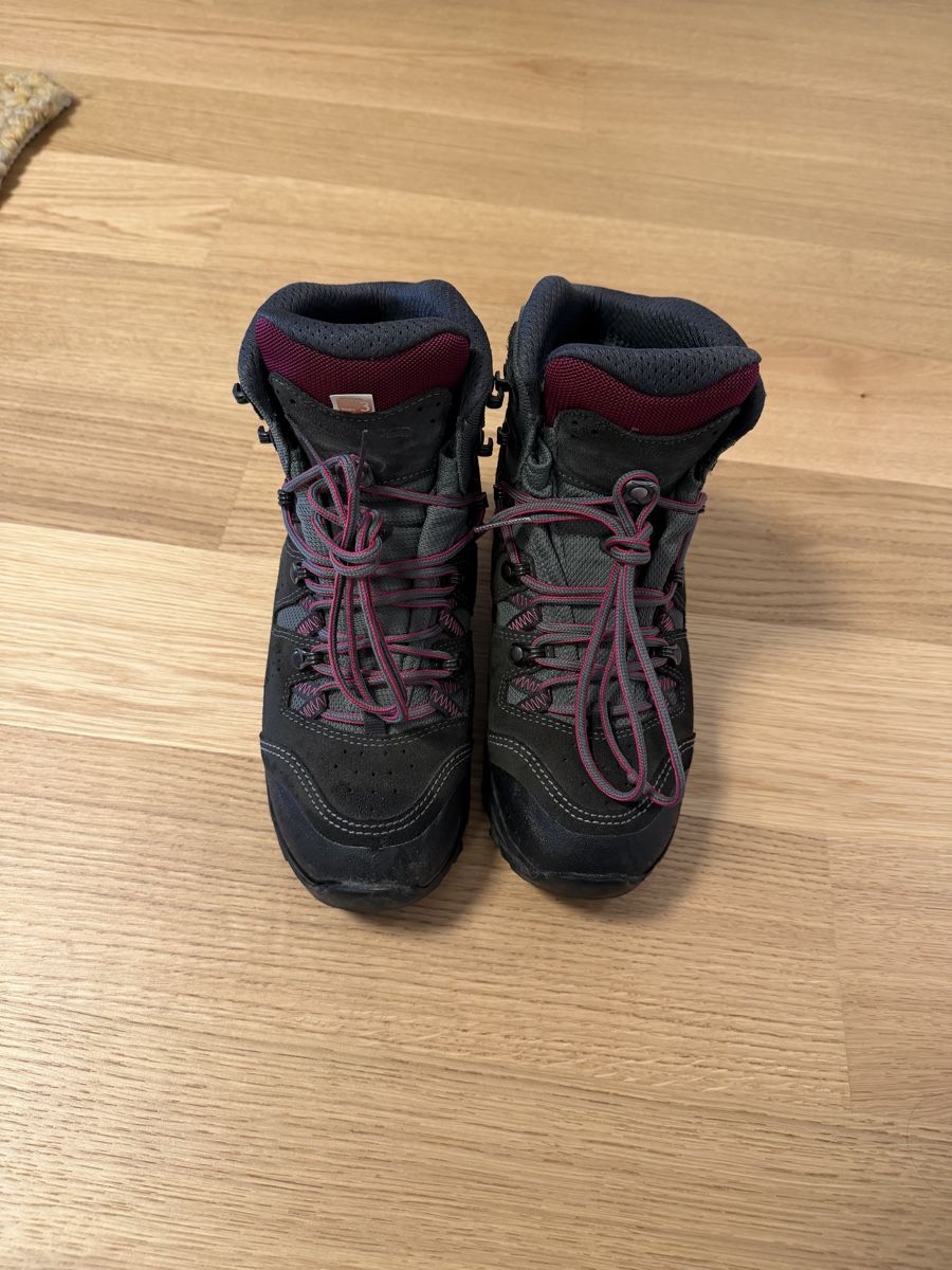 Lowa Chaussures femmes: Wanderschuhe Lowa schwarz Grösse 38 – D'occasion à Zürich par muk_8rws 1