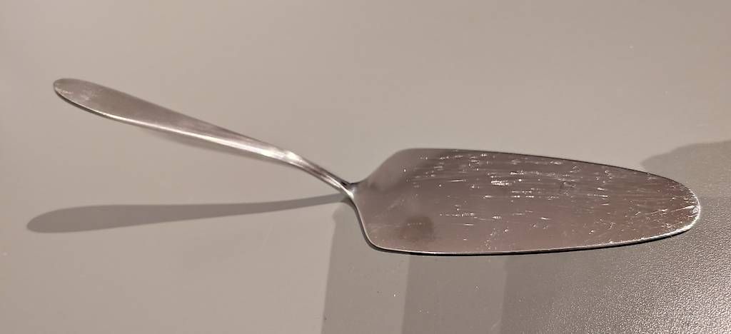Küchengeräte: stainless steel cake server – Gebraucht aus Luzern von Quy