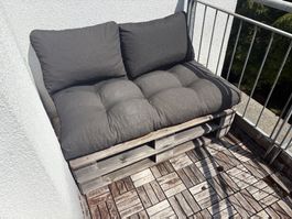 Balkonsofa Holzpaletten mit Sitzkissen