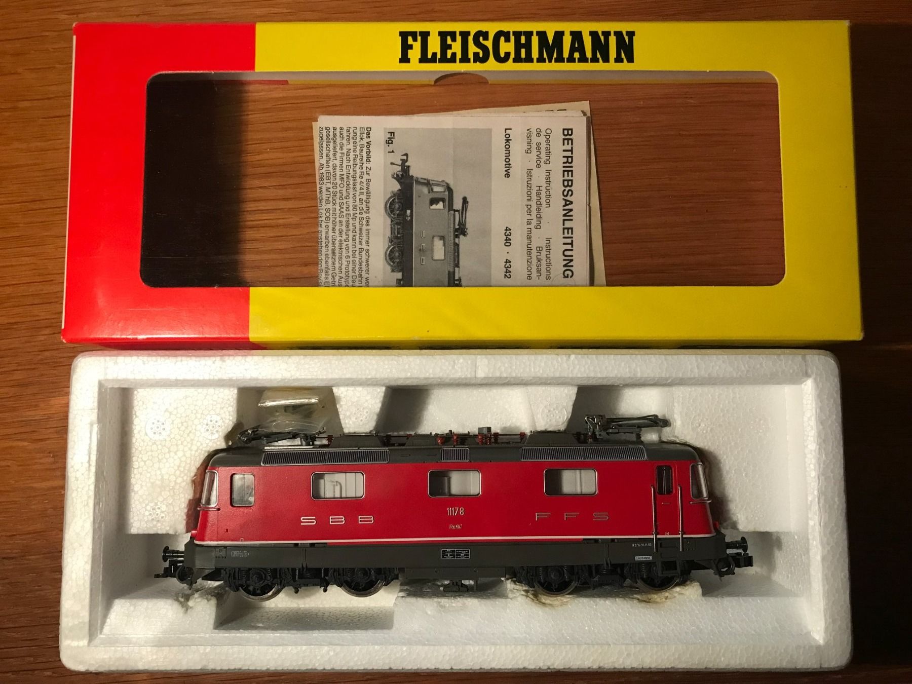 Fleischmann Modelleisenbahnen: Fleischmann SBB Lokomotive Re 4/4 II rot – Gebraucht aus Luzern von mey_s13