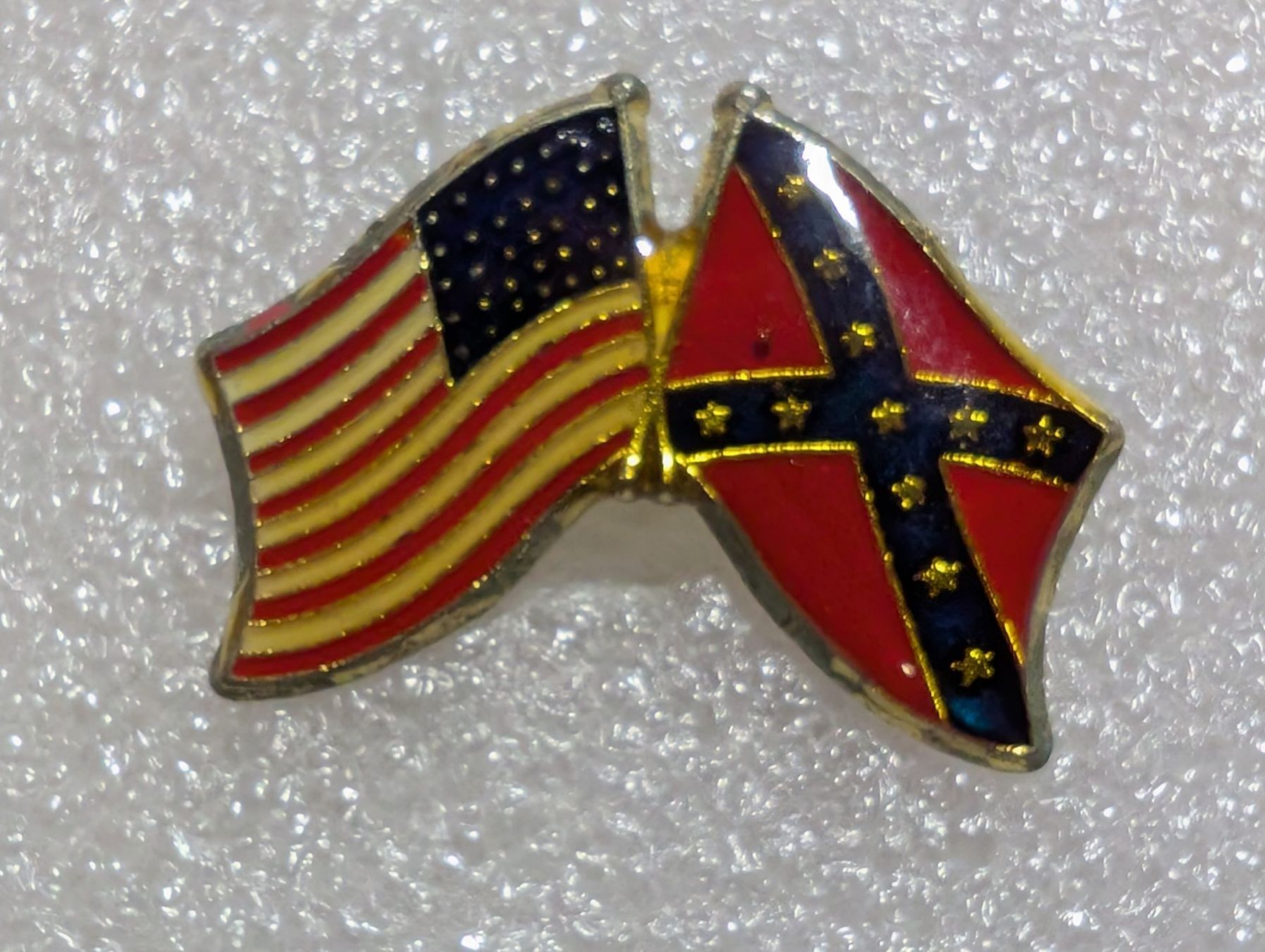 Plaquettes & Badges: Ansteckpin 248: Flaggen – D'occasion à Oppligen par Pin-Fall-Shop