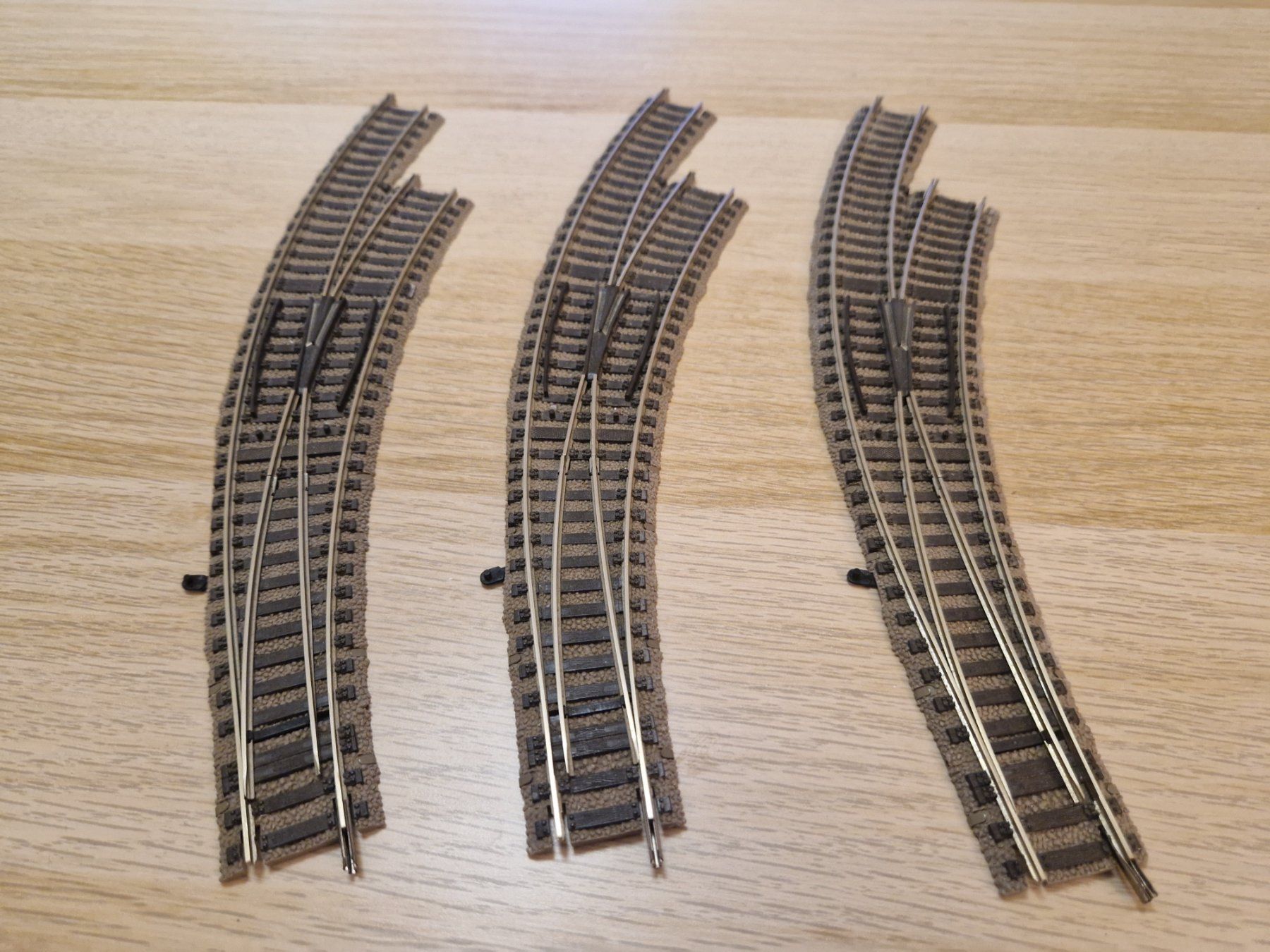 Fleischmann Modellini di ferrovie: Fleischmann 3 x 6142 R Bogenweichen H0 – Usato da St-Aubin-Sauges venduto da tantome 2