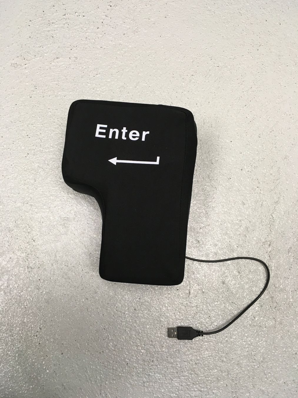 Tastaturen: XXL Enter Taste USB Kissen – Gebraucht aus Waltenschwil von MeKo8