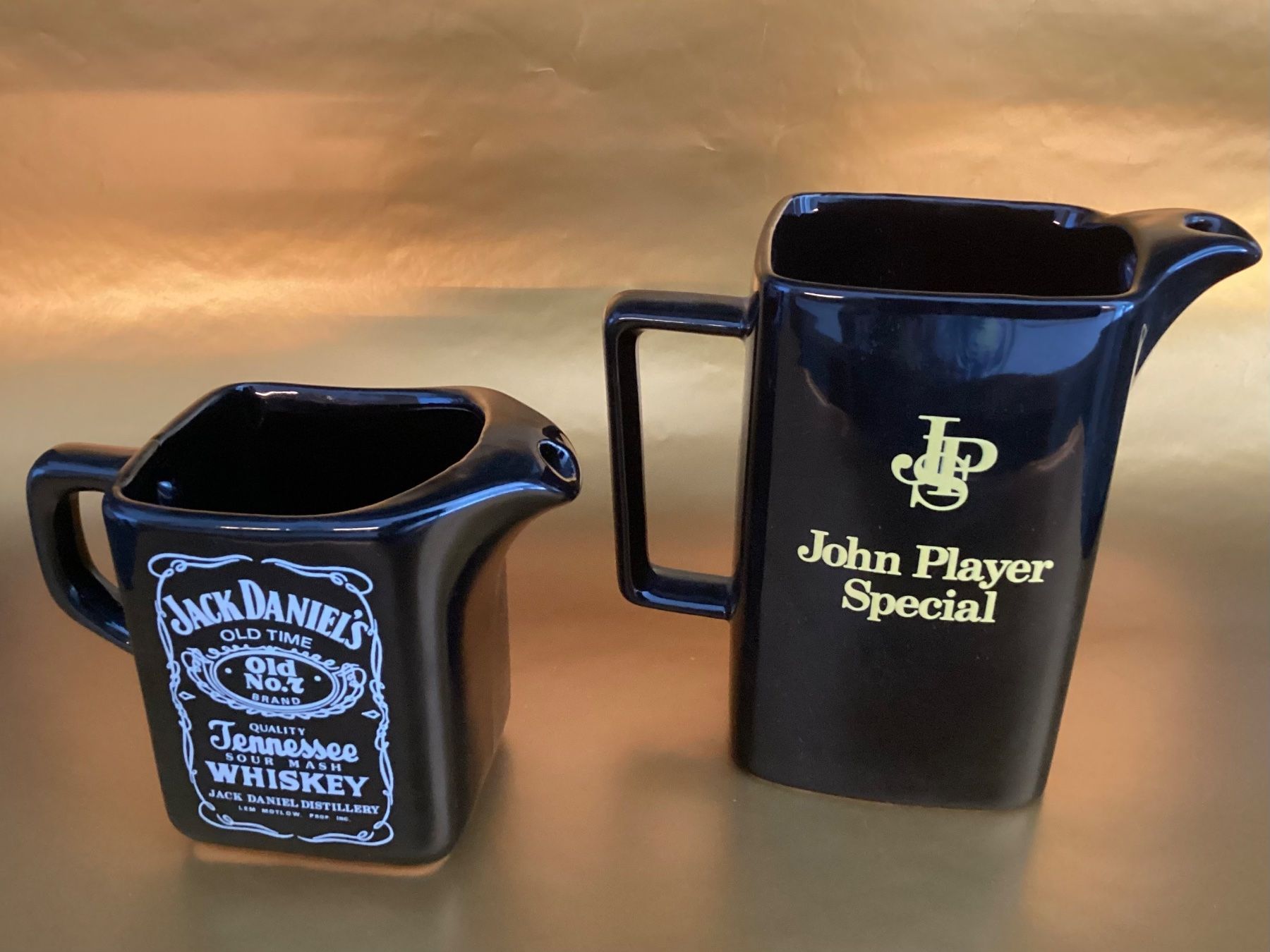 Caraffe: 2 Wasser - Krüge  / Jack Daniel's und John Player Special – Usato da Beinwil am See venduto da kae_gh7c 1