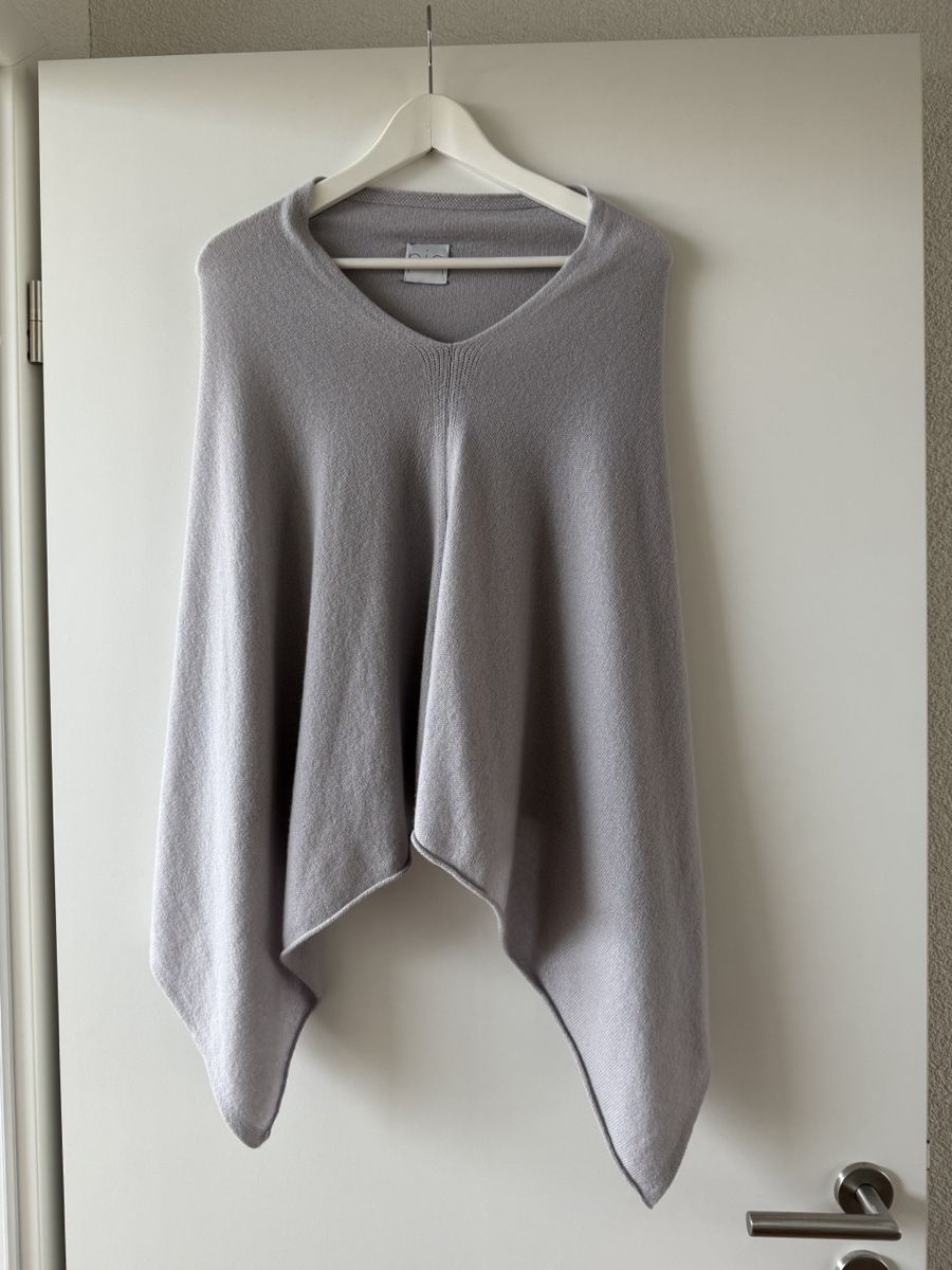 Altro in Moda donna: PiqYourDress, Poncho, Kaschmir – Usato da Möhlin venduto da Olirosestreet