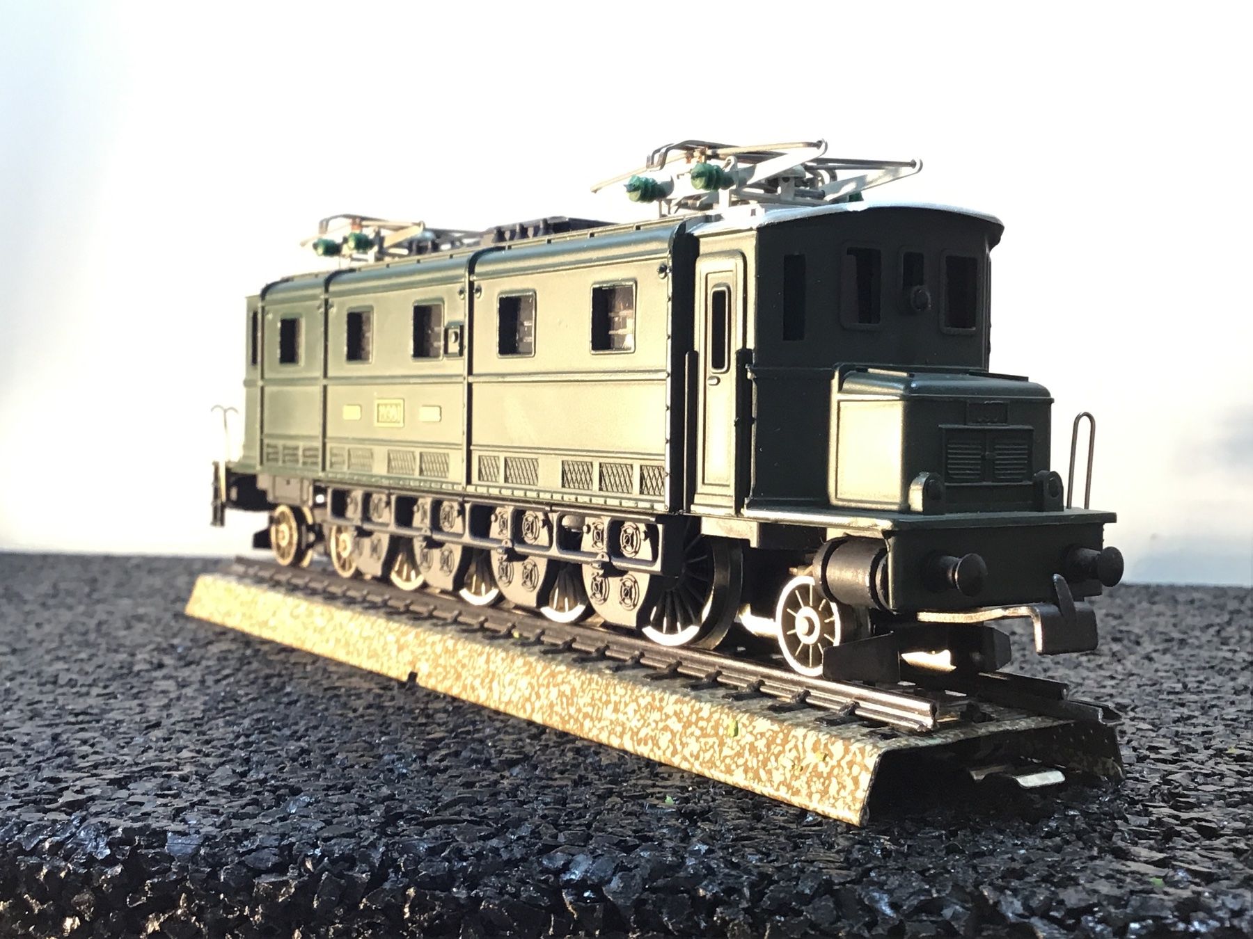 Hag Modellini di ferrovie: MODELL HAG AE 4/7 SBB NR.140 WECHSELSTROM-3 LEITER – Usato da Männedorf venduto da Modelle-aller-Art 1