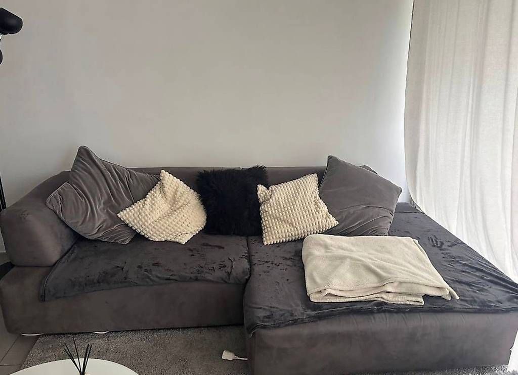 Sofas: Vendo divano grigio scuro  – D'occasion à Tenero par loa_7m8d 1