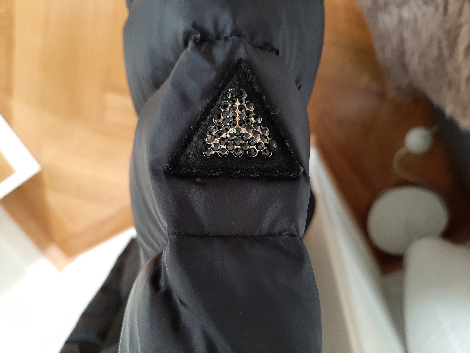 Guess Cappotti: Longue et fine doudoune GUESS – Usato da Lausanne venduto da Cognitia 2