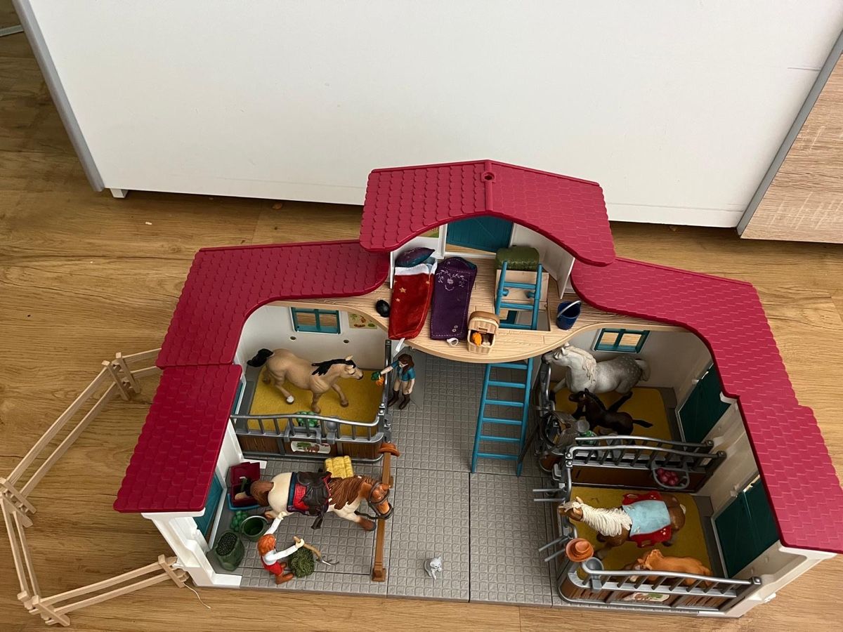 Schleich Giocattoli: Schleich Reitstall und Zusatzställe – Usato da Langnau i.E. venduto da naftali 5