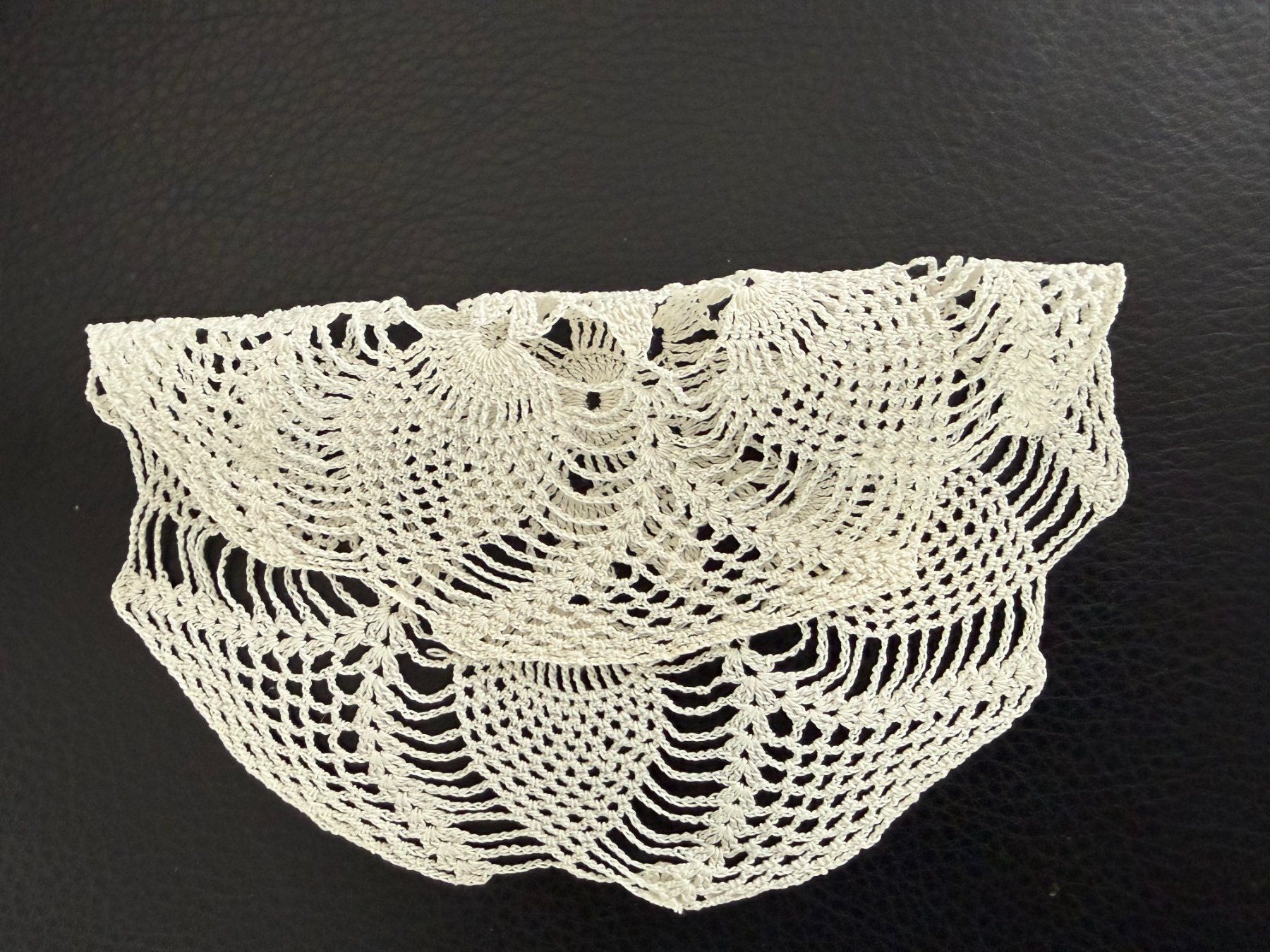Untersetzer: filigranes  Spitzendeckchen  Untersetzer  gehäkelt – Gebraucht aus Subingen von ArtBead 2