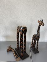 Zwei Giraffen Holzfiguren Set, eine Figur defekt