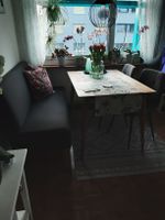 Esstisch und 2 Stühle