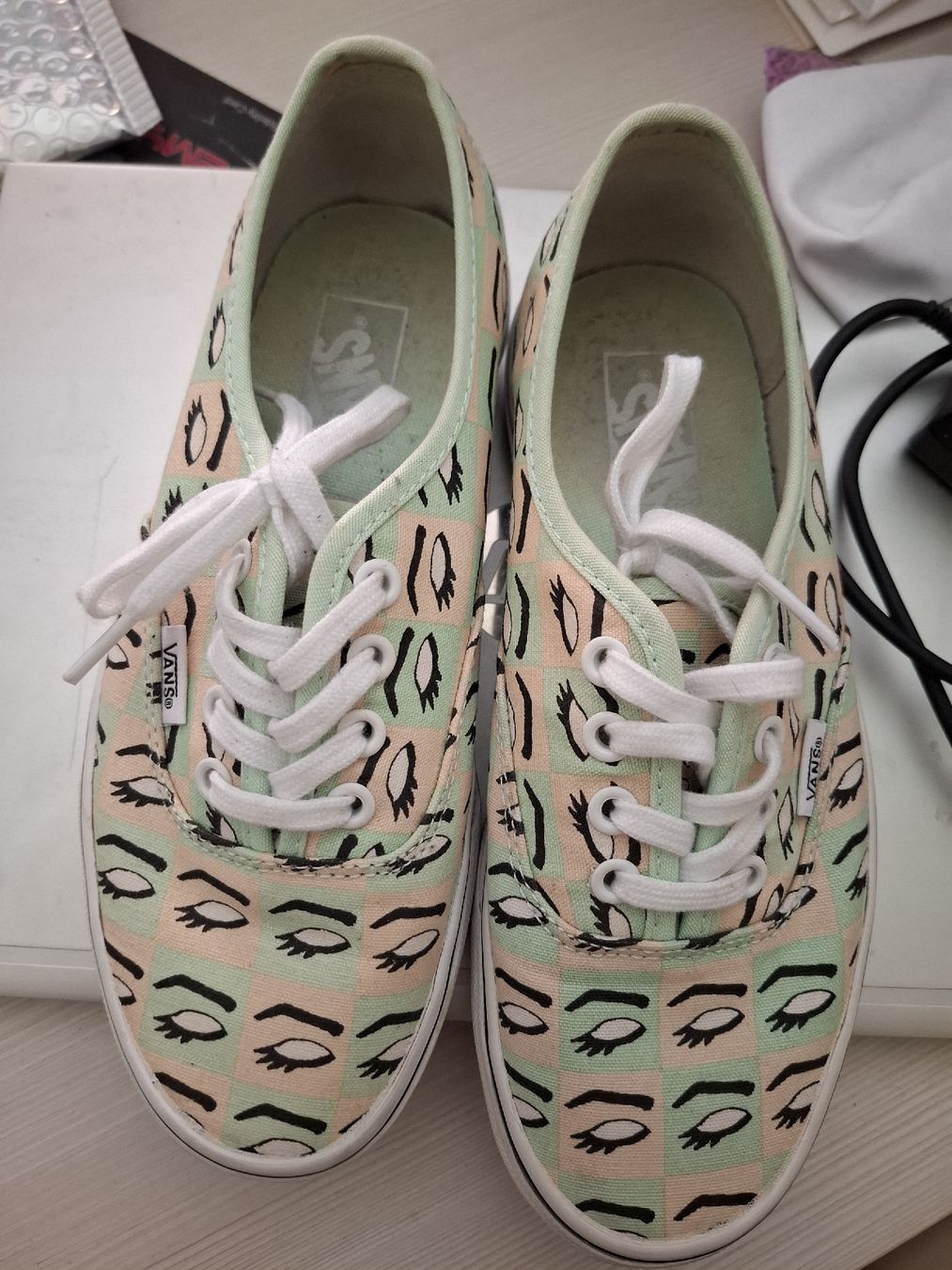 Vans Scarpe per ragazze: Vans Authentic Limited Edition - Scarpe primaverili! – Usato da Monte Carasso venduto da Buttefly