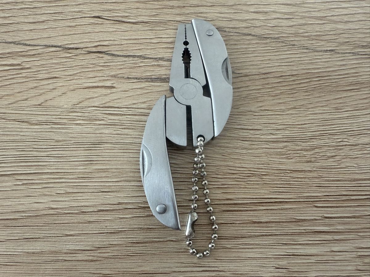Alle Werkzeuge: Mini Multitool Zange mit Gürteletui & Kette – Gebraucht aus Wettingen von Ni_la_lo 2