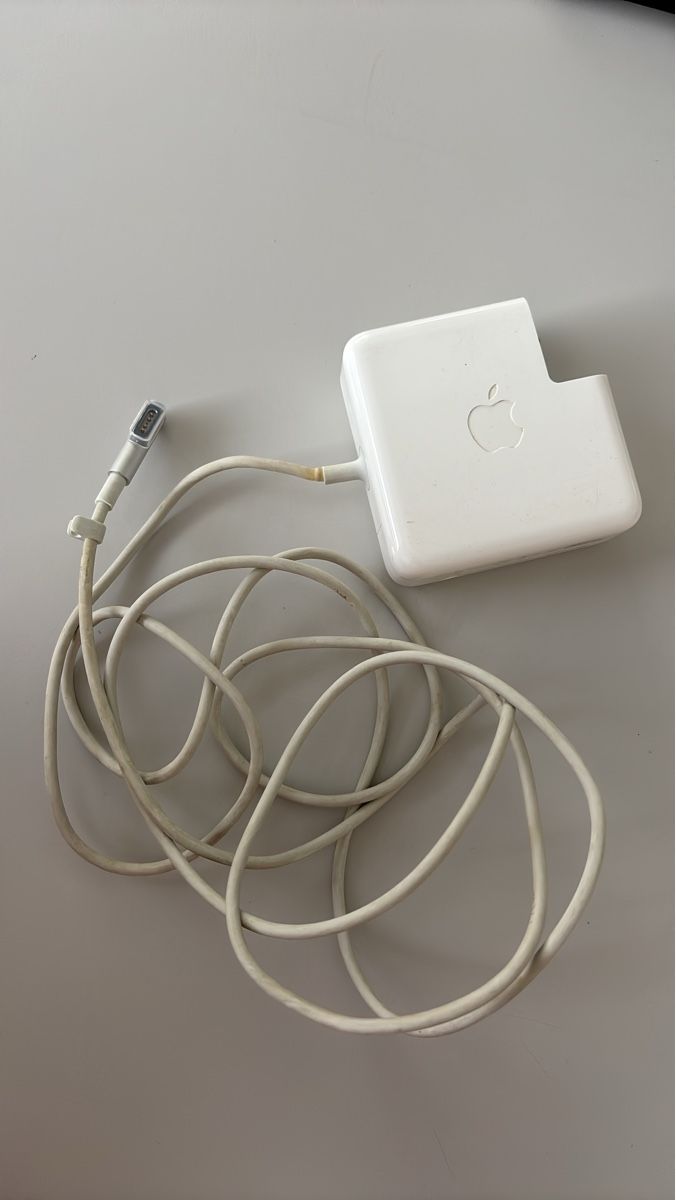 Apple Caricabatterie: Apple MagSafe Netzteil weiss 60W – Usato da Haldenstein venduto da Alexa.R