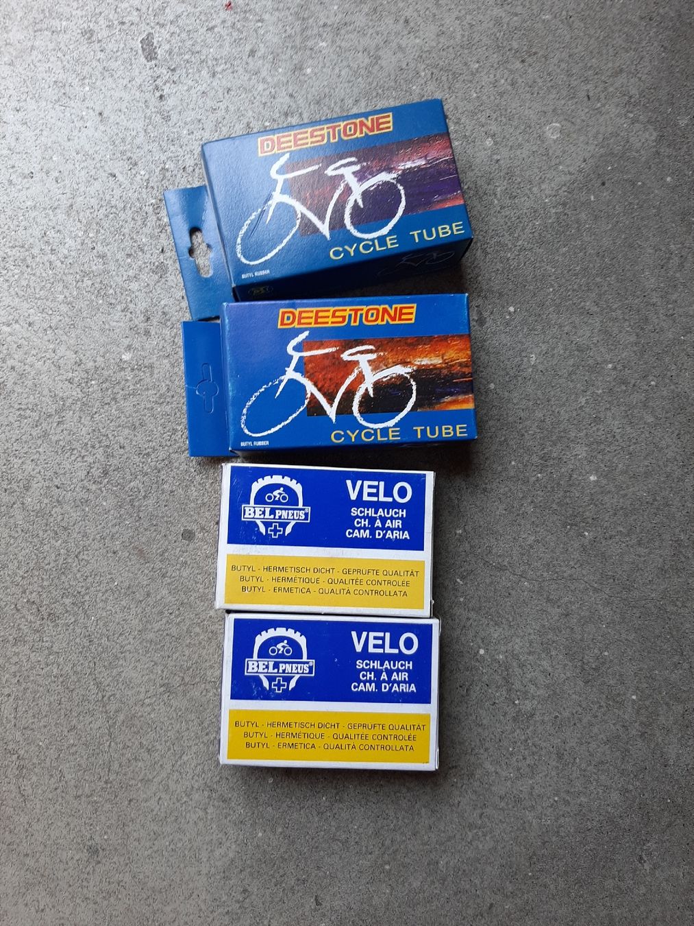 Pneus & Kompletträder: Fahrrad Schlauch Veloschlauch – Neu und originalverpackt aus Rothrist von KKC19