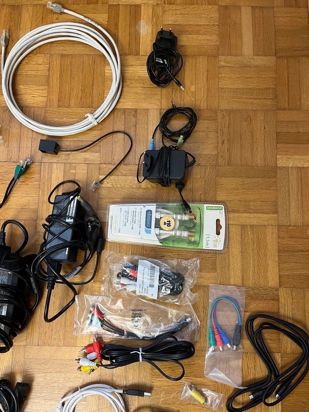 Cavi: Diverse Kabel (teilweise originalverpackt!) – Nuovo e nell'imballaggio originale da Siebnen venduto da Arko27 2