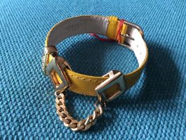 Bijoux bracelet en cuir jaune décor doré