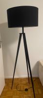 Schwarze Stehlampe Tripod, modern & schlicht, wie neu!