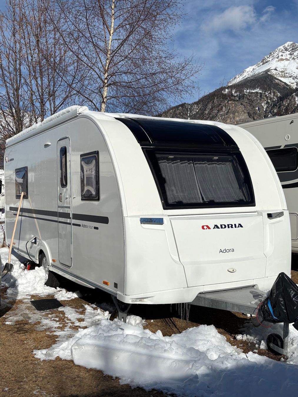 Adria Veicoli da campeggio: Wohnwagen Adria 572 UT – Usato da Bichwil venduto da Eugemeol 1