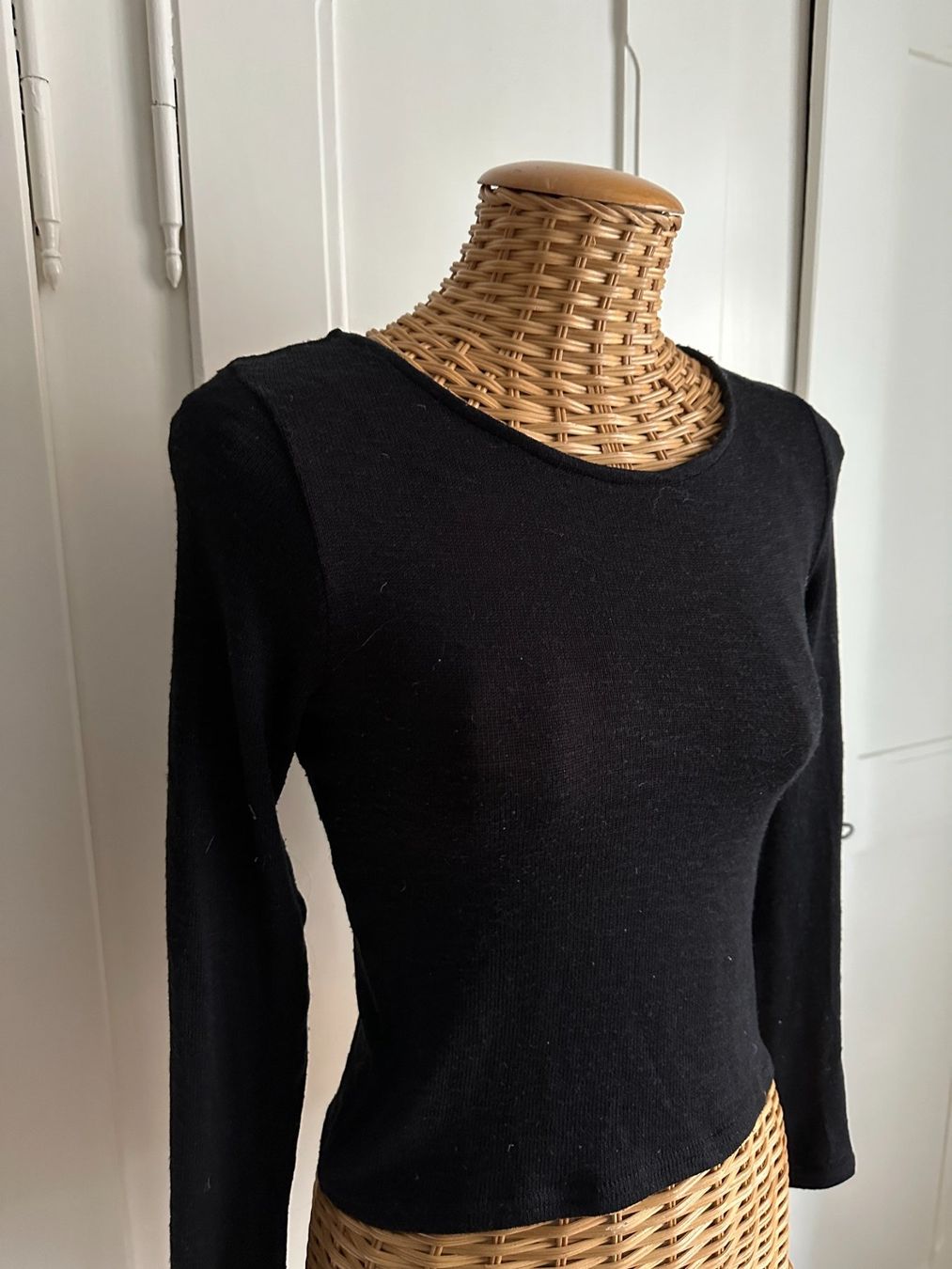 H&M Maglioni & Felpe: Feinstrick Oberteil schwarz mit Cut Outs XS – Usato da Zürich venduto da Diazaio 1