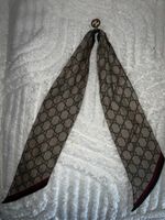 GUCCI Seidenschal mit GG Logo Anhänger gestreift Rot Grün
