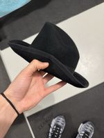 Elegante schwarze Hut-Mütze – Ein toller Sommer-Look!