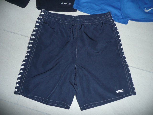 Nike Lotti & Set di vestiti: 4-teiliges Kleidersportpaket ca Gr. 140 – Usato da Zug venduto da falama 3