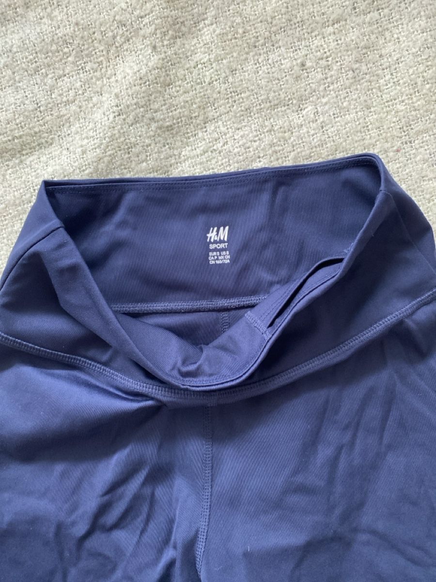 H&M Leggings: Short cycliste H&M bleu , neuf , taille S  – Nuovo (secondo la descrizione) da Rubigen venduto da cam_drb7 1