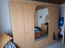 Grosser Kleiderschrank, viel Stauraum, Abholen Rickenbach LU