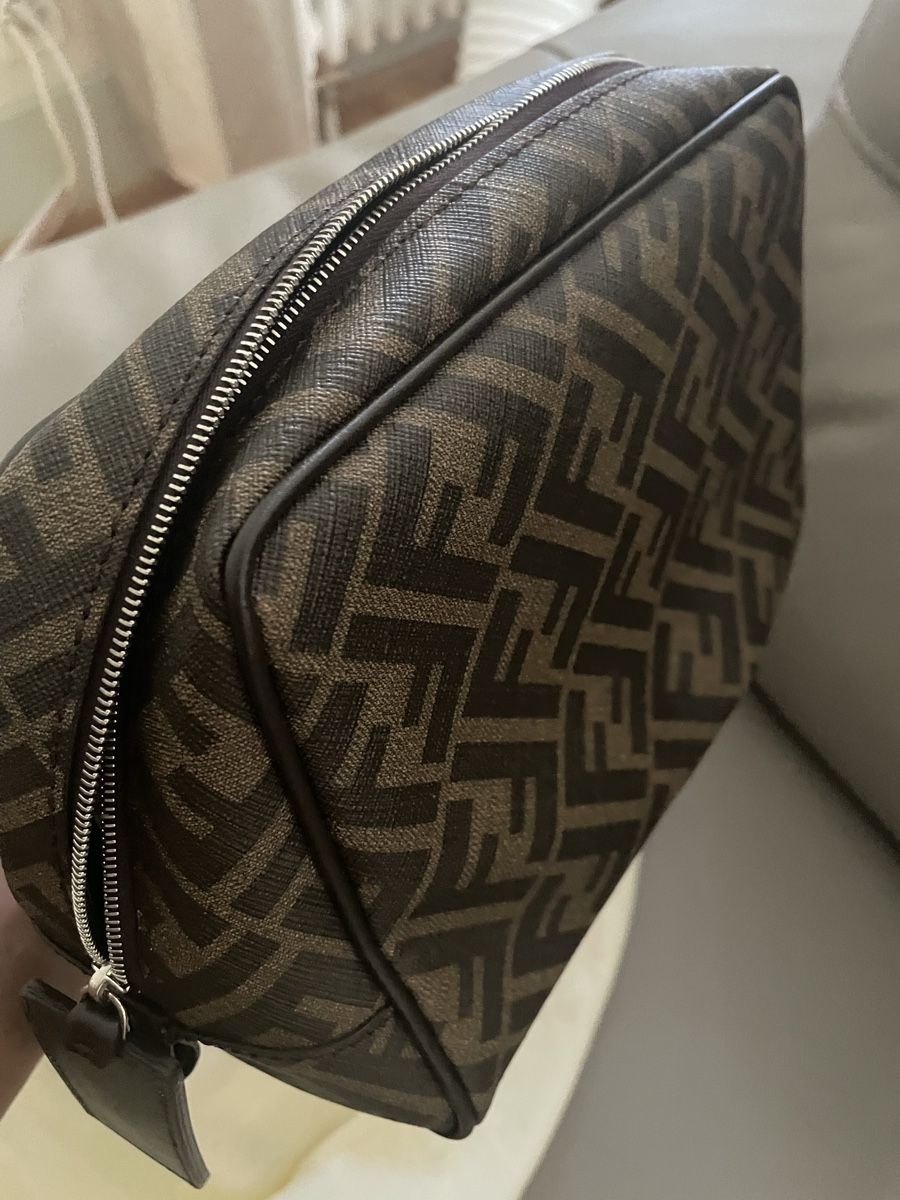 Borse: Fendi Cosmetic Bag FF Monogram Brown pouch new – Nuovo e nell'imballaggio originale da Dietikon venduto da val_7c5x 1