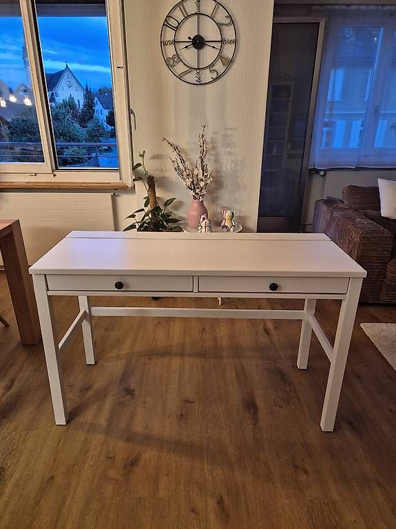 Schreibtische: Weisses Pult, IKEA – Gebraucht aus Spreitenbach von saskia.merkli 2