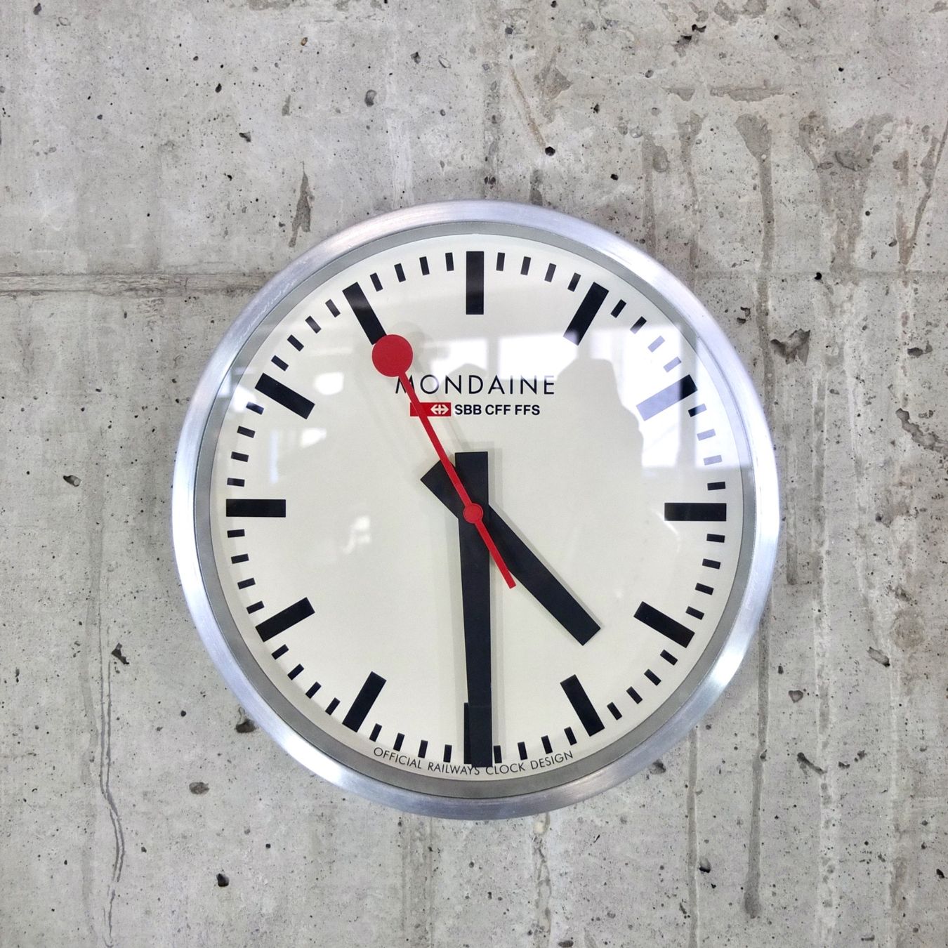 Mondaine Orologi da terra & Orologi da parete: Mondaine SBB CFF FFS Wanduhr – Usato da Basel venduto da Brocki-auf-dem-Wolf