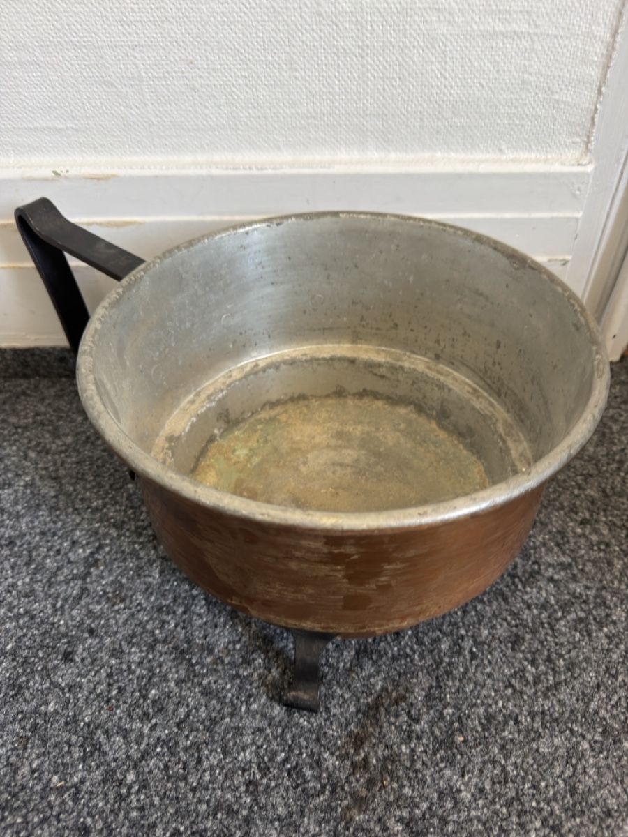 Blumentöpfe: Kupfertopf  mit Griff und Stossfuss Zustand gebraucht – Gebraucht aus Widnau von kustercarmen