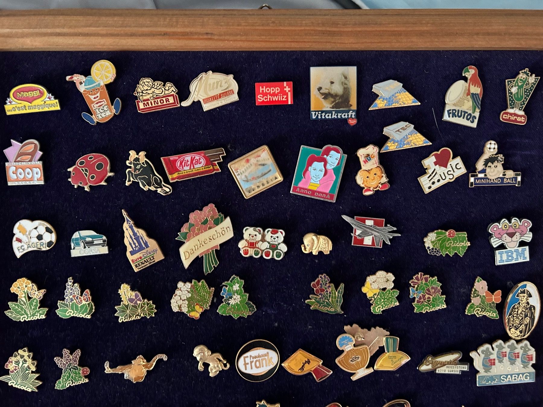 Alben: Sammlung Pins 80er/90er Jahre – Gebraucht aus Emmen von Carbru 1