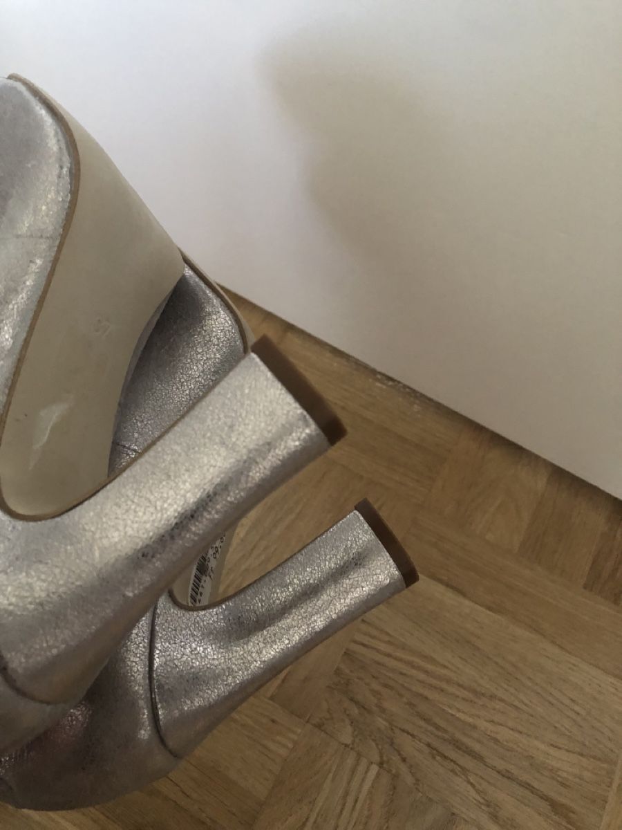 Scarpe da donna: Chaussures à talons dorées – Nuovo (secondo la descrizione) da Onex venduto da kattrina 3