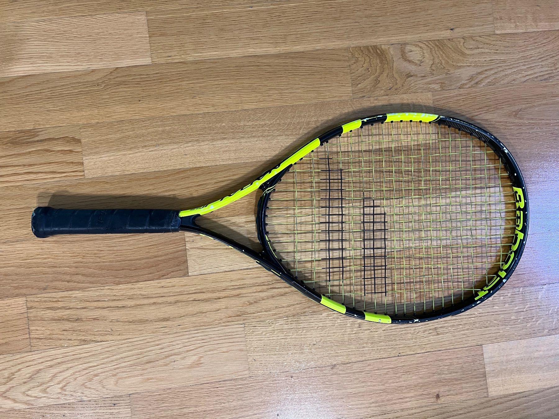 Babolat Schläger: Raquette de tennis Babolat – Gebraucht aus Cologny von PEACEANDLOVE