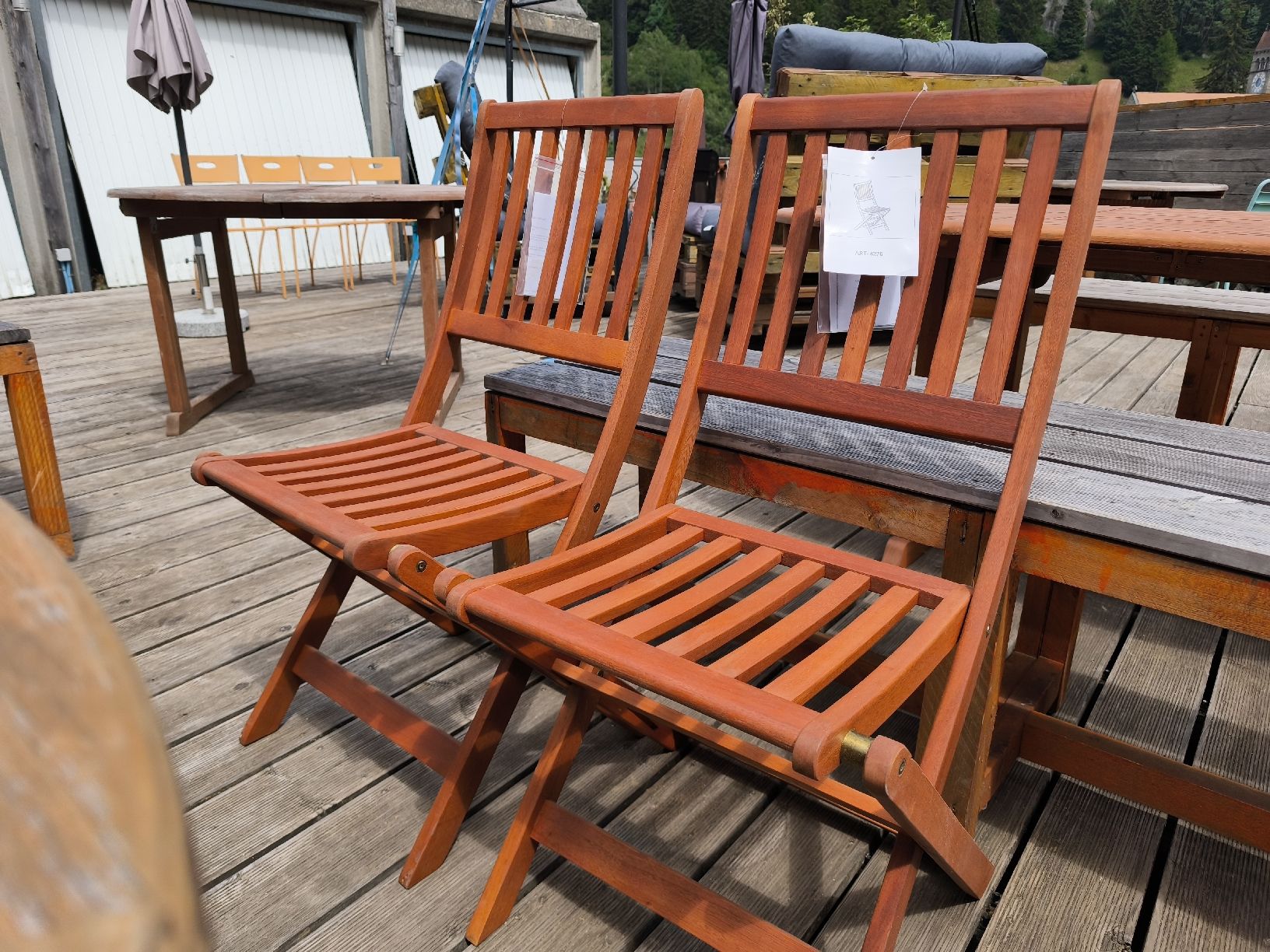 Sedie: neue Gartenstuhle aus Holz – Nuovo (secondo la descrizione) da Göschenen venduto da kai_9ppg