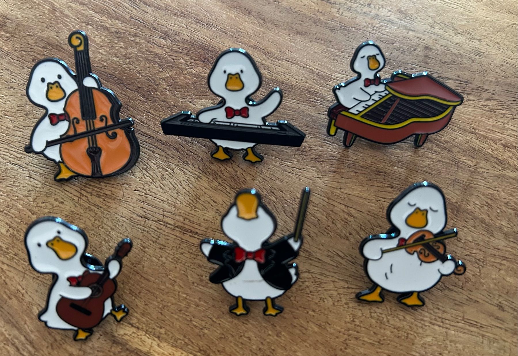 Placchette & Badge: 6x Pin Enten Orchester / Instrumente – Nuovo e nell'imballaggio originale da Geneve venduto da vane267