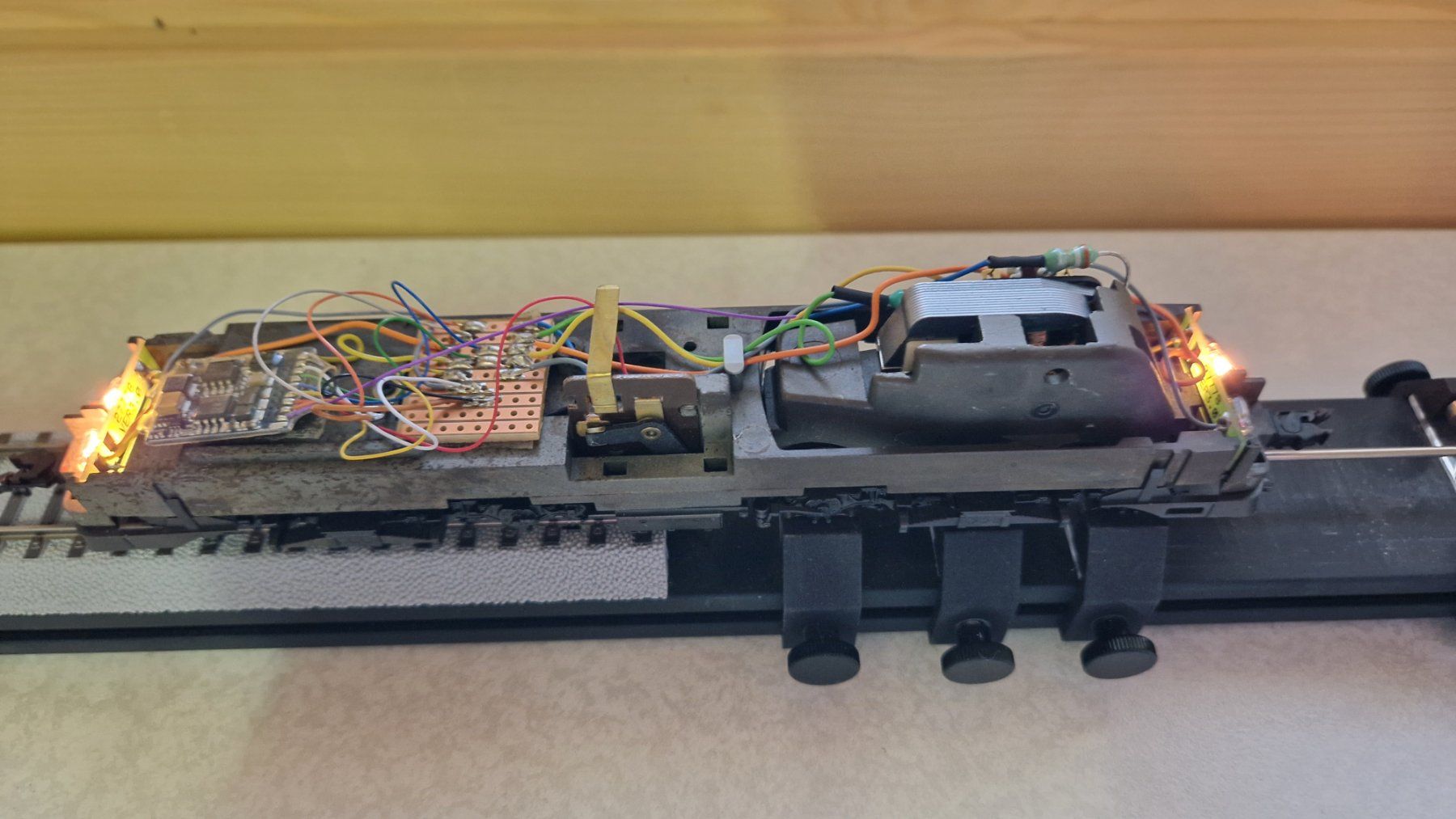 Märklin Modellini di ferrovie: Marklin 3336 Ae 6/6 Genève de Marklin avec décodeur ESU – Usato da Crésuz venduto da lechat07 1