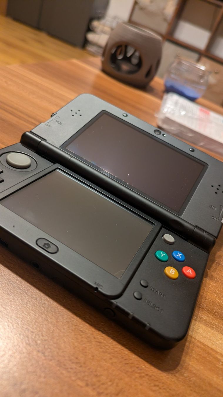 New Nintendo 3DS Konsole schwarz mit Zubehör gebraucht (Gebraucht) in ...