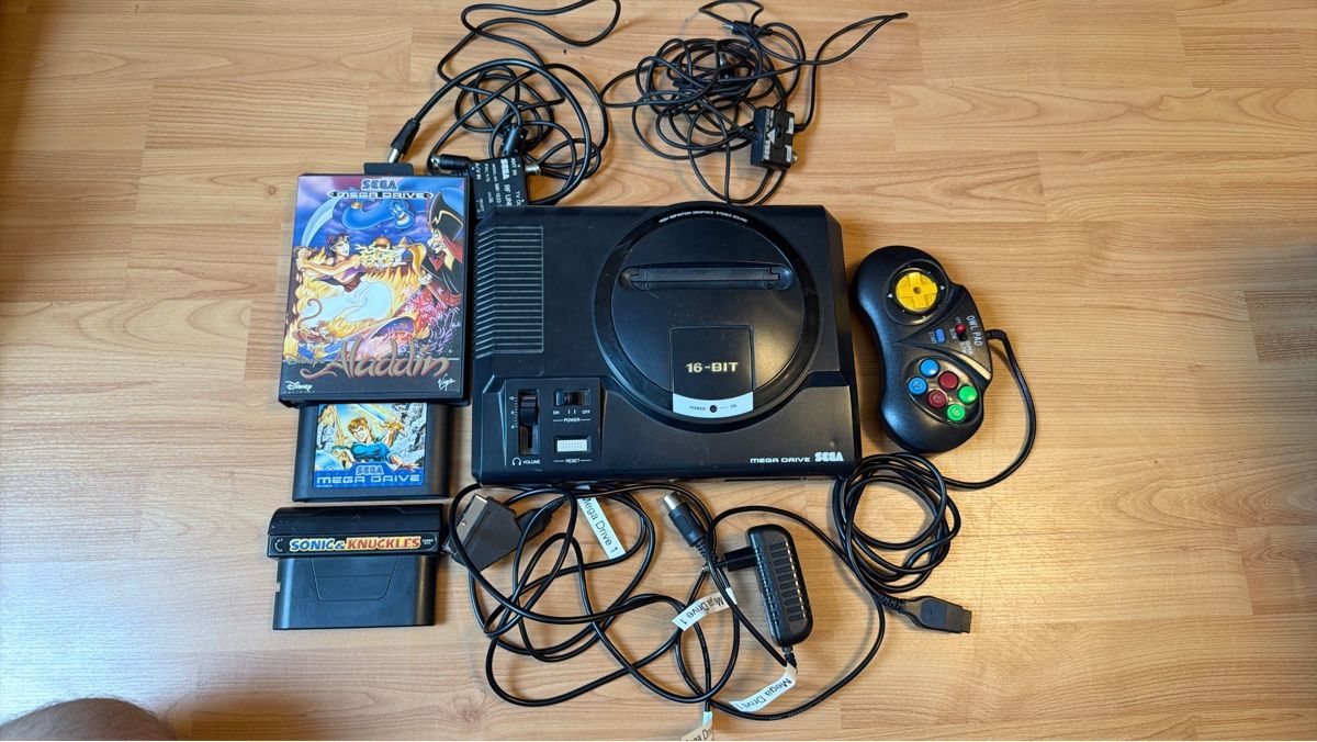 Sega Consoles: Sega Mega Drive l Komsole mit Spielen – D'occasion à Henau par Lenko01