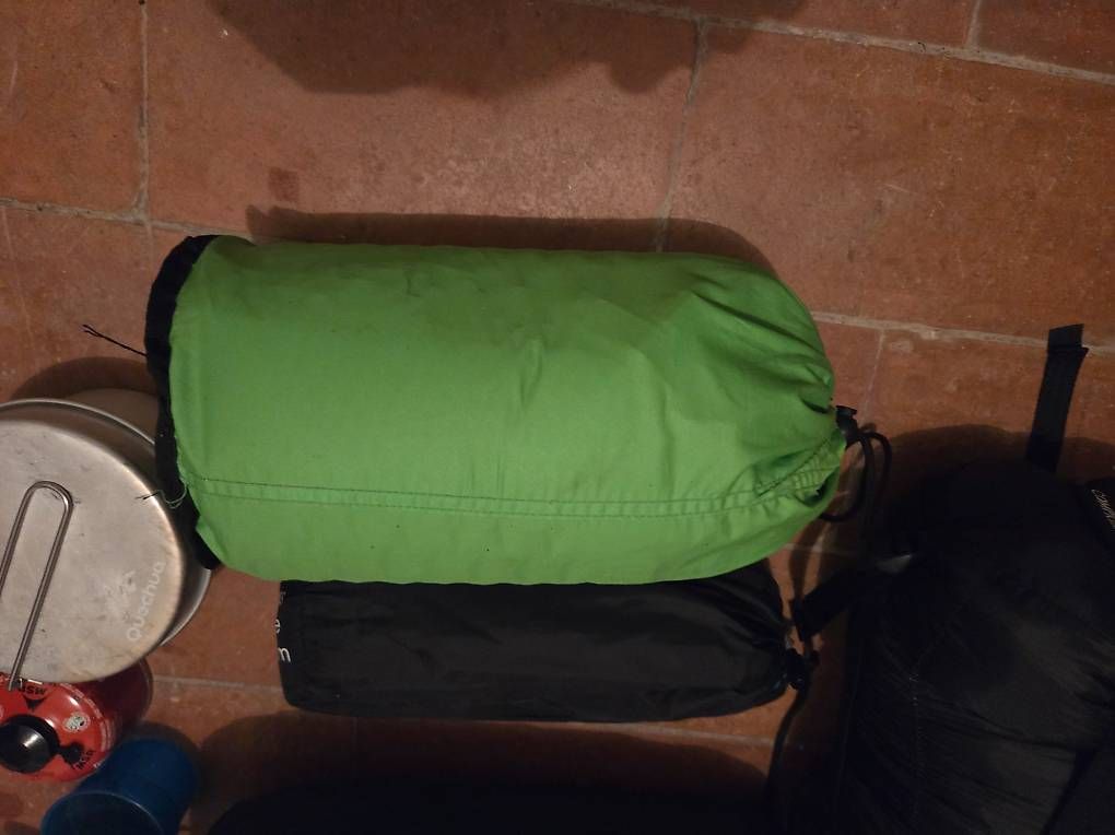 Sacchi a pelo: Camping Set Zelt isomatte Schlafsack etc – Usato da Zürich venduto da tudor87 1