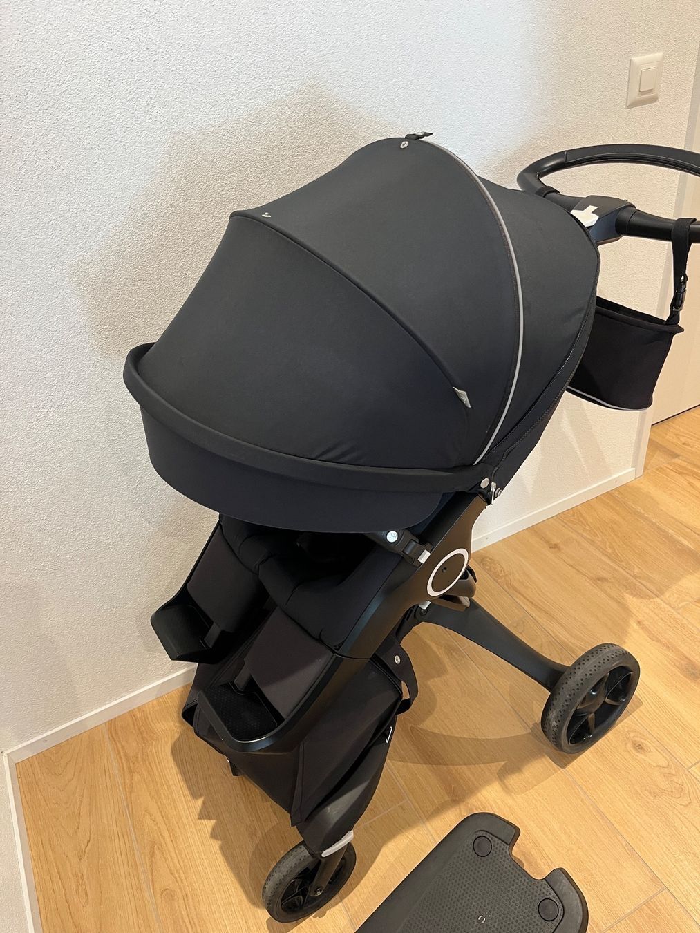 Stokke Poussette: Stokke Xplory V6 schwarz – D'occasion à Sennhof par Dealmonster 4