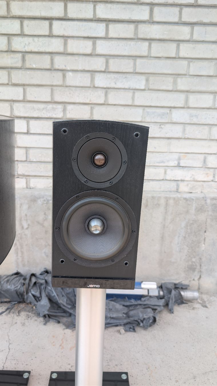 Jamo Casse acustiche: Jamo C803 Regallautsprecher mit Spectral Ständer – Usato da Unterägeri venduto da KrishnaT 3
